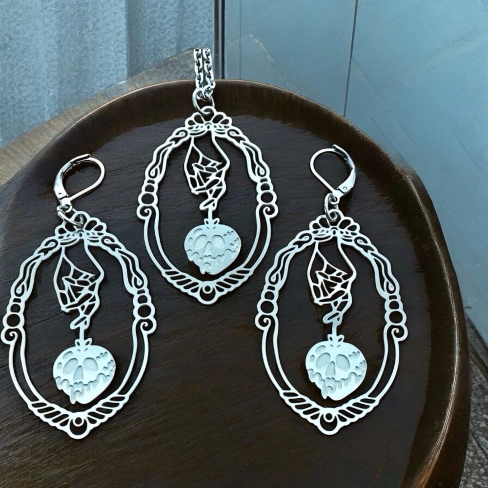 🆕 Poison Apple &+Zombie Hand Laser Etched Necklace Earrings Set Stainless Steel